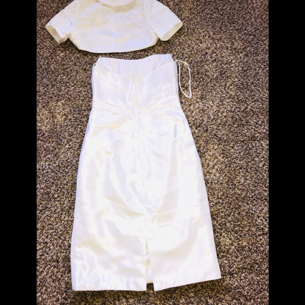 David’s Bridal white strapless wedding dress 8 - Picture 6 of 8